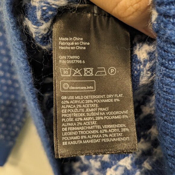 Cozy H&M Snowflake Sweater Size Medium Christmas Winter - Picture 5 of 6